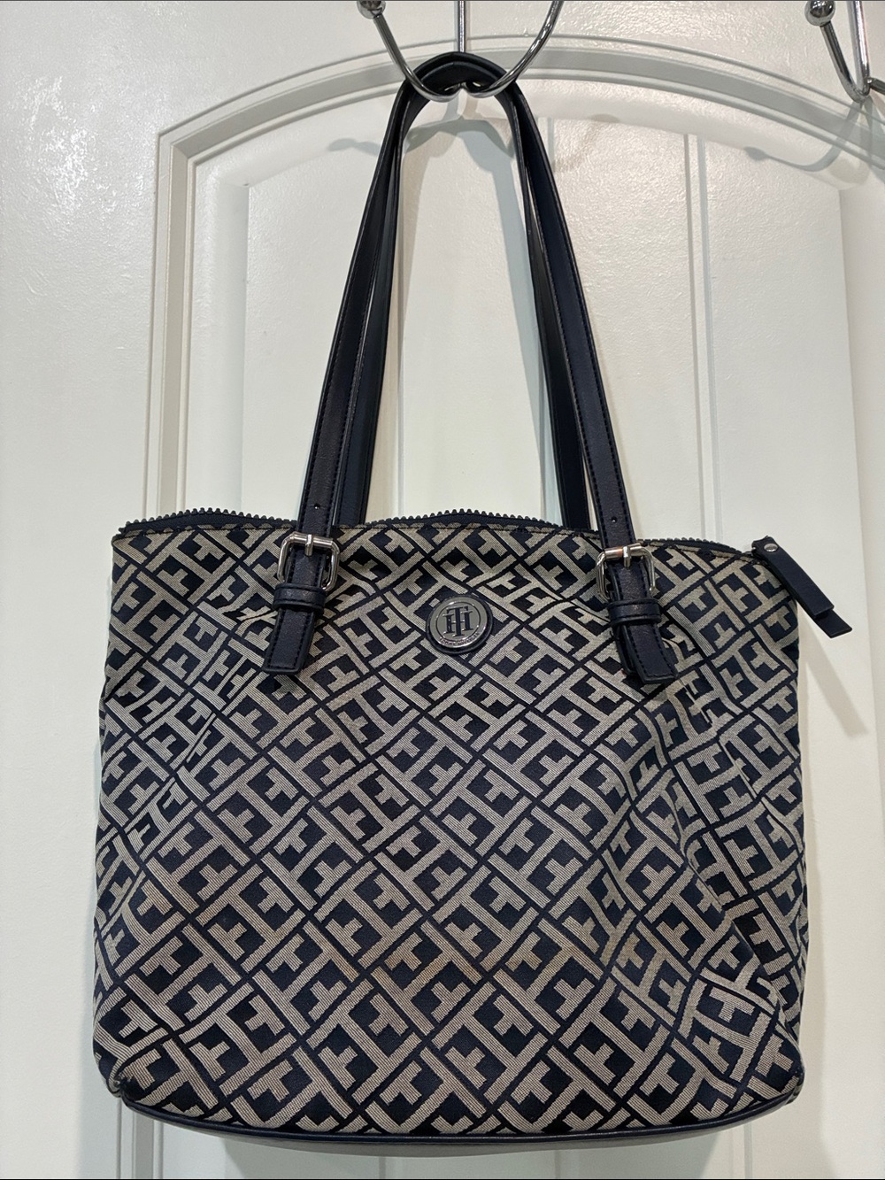 Tommy Hilfiger dark blue & Beige Monogram Tote will pass as new